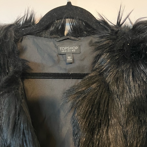 TOPSHOP Faux Fur Vest - Picture 2 of 4